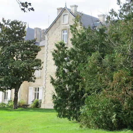 Vivre Nature Au Chateau B&B 푸아티에