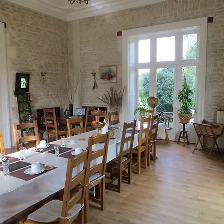 B&B Vivre Nature Au Chateau 푸아티에