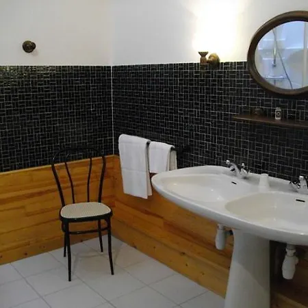 Vivre Nature Au Chateau B&B 푸아티에